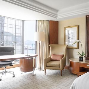 Deluxe Side Harbour View Twin Room